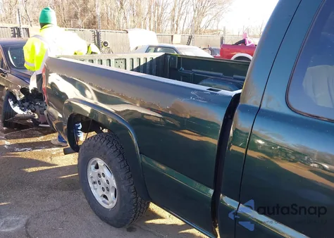 2004 Chevrolet Silverado 1500 Z71 z USA, uszkodzony, nr VIN 2GCEK19T441178250